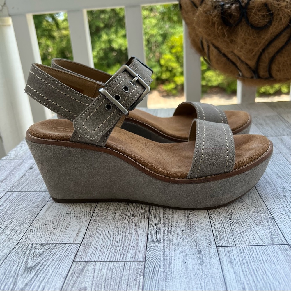 Clarks Aisley Orchid Suede Wedge Platform Sandals Women’s size 8M US Gray